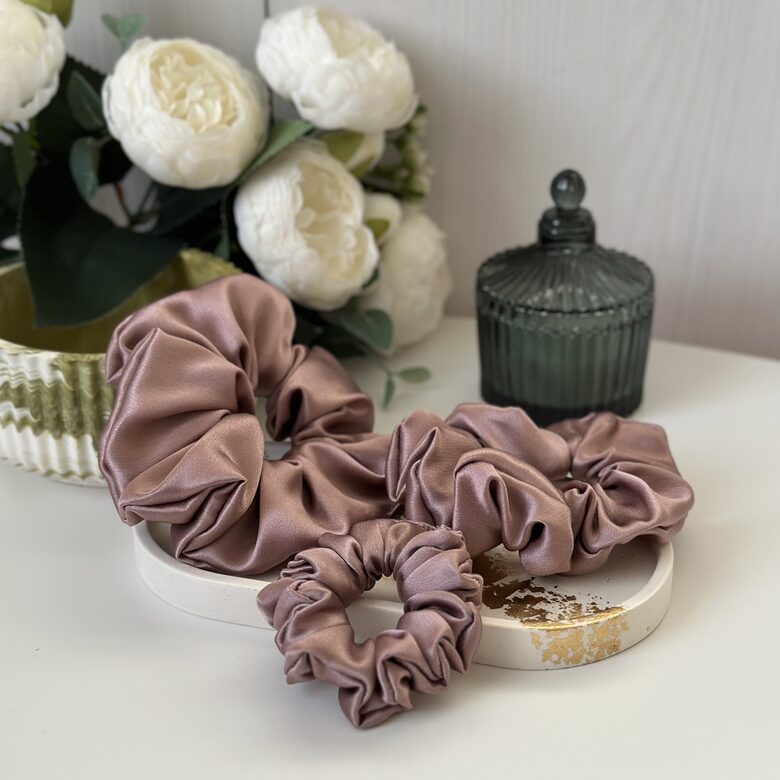 Zīda matu gumija vecrozā (Nr 28) 