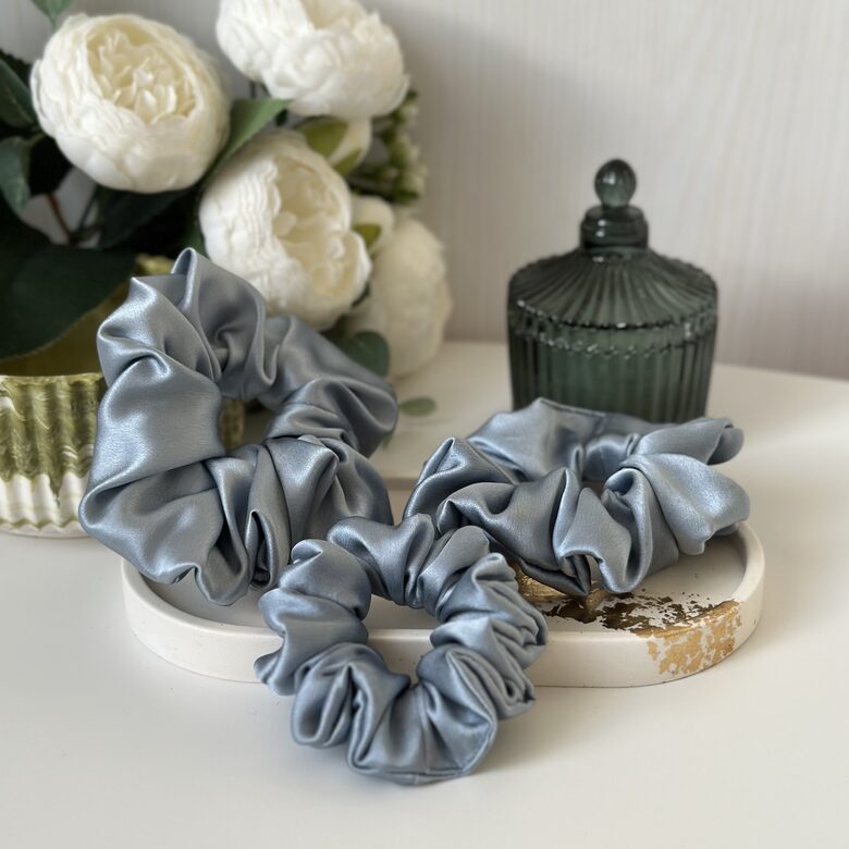 Zīda matu gumija pelēkzila (Nr 39)