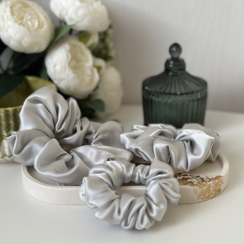 Zīda matu gumija sudraba (Nr 10)