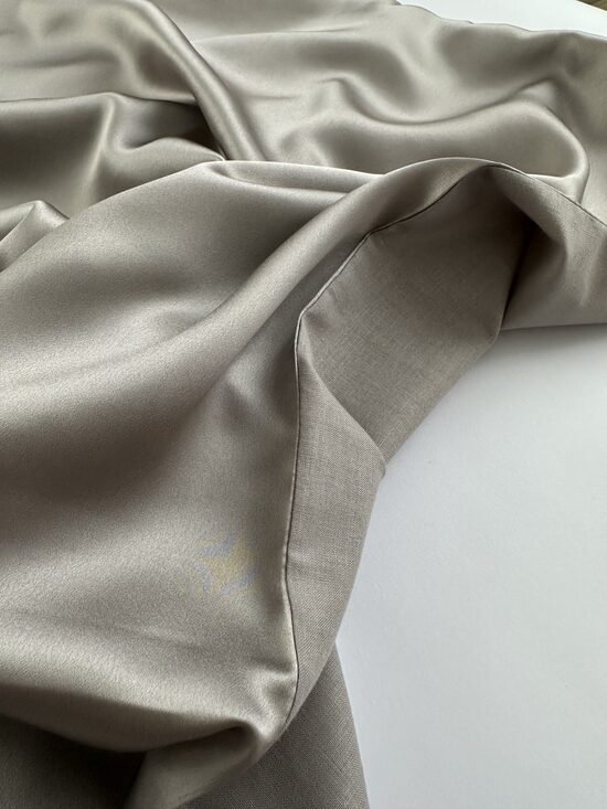 Vienpusējā zīda spilvendrāna 50x65cm, pelēka 