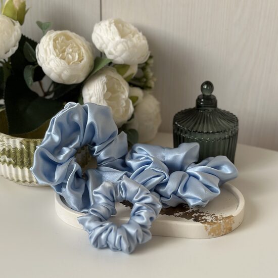 Zīda matu gumija debesu zila (Nr 24)