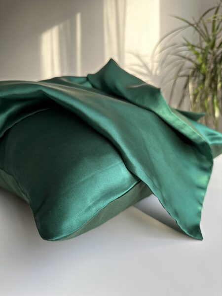 Vienpusējā zīda spilvendrāna. 50x70cm Tumši zaļa 